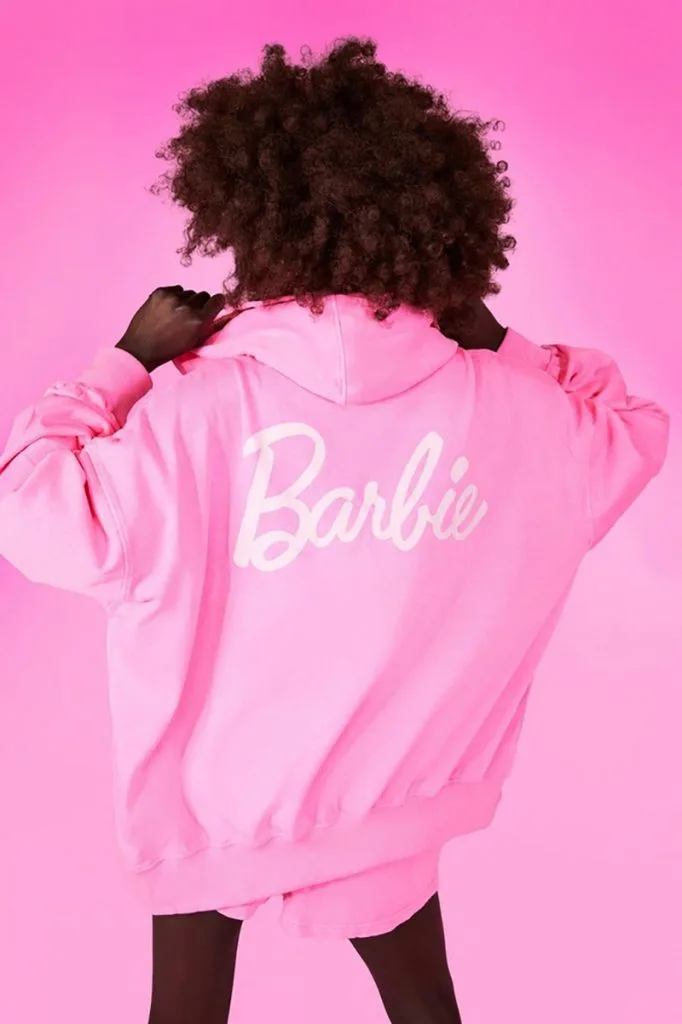 mode-2023-2024-barbie-rose-destination-luxe