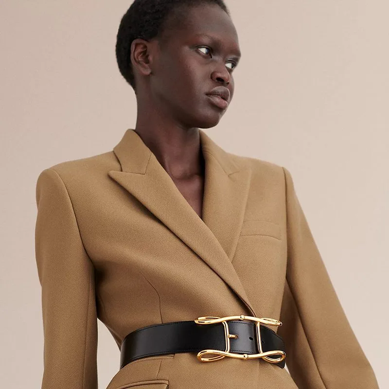 tendance-2023-2024-ceinture-oversize-destination-luxe