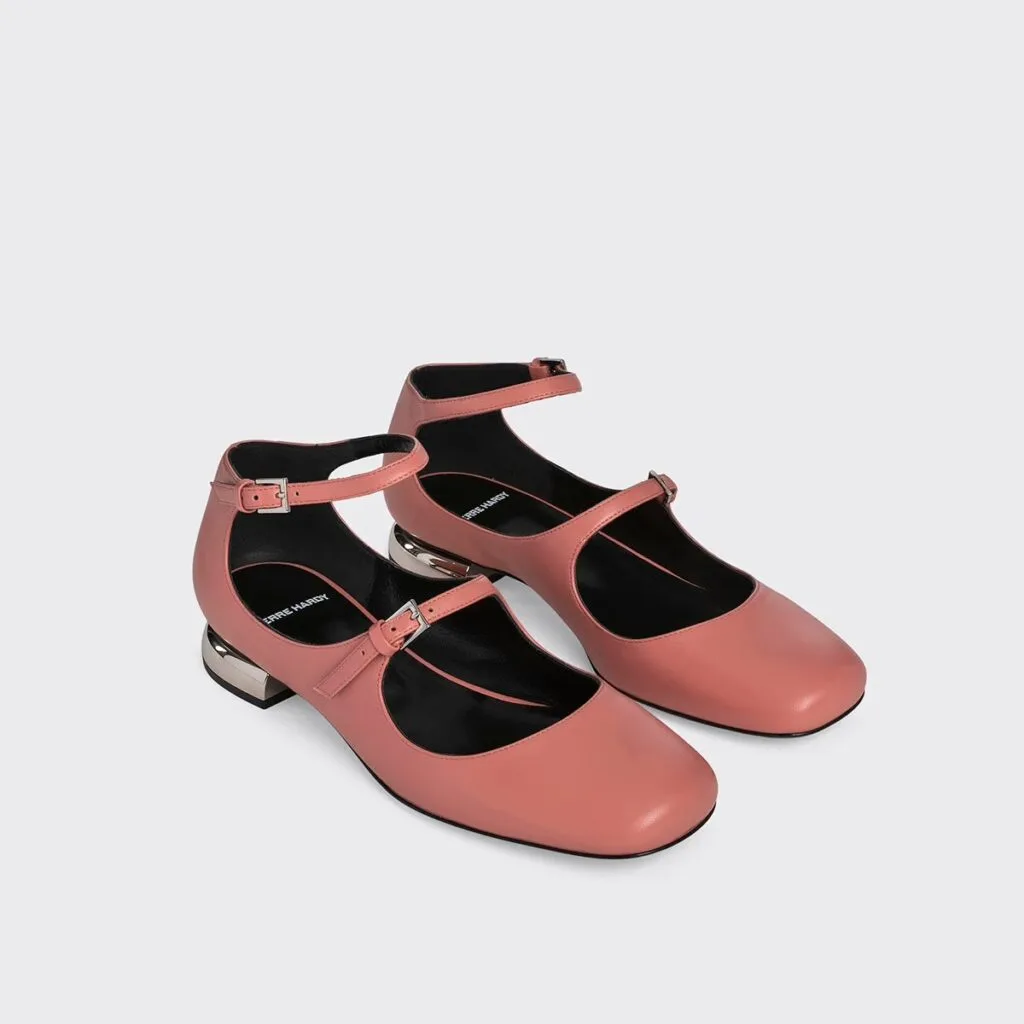 chaussures-tendance-automne-hiver-2024-2025-rose-destination-luxe
