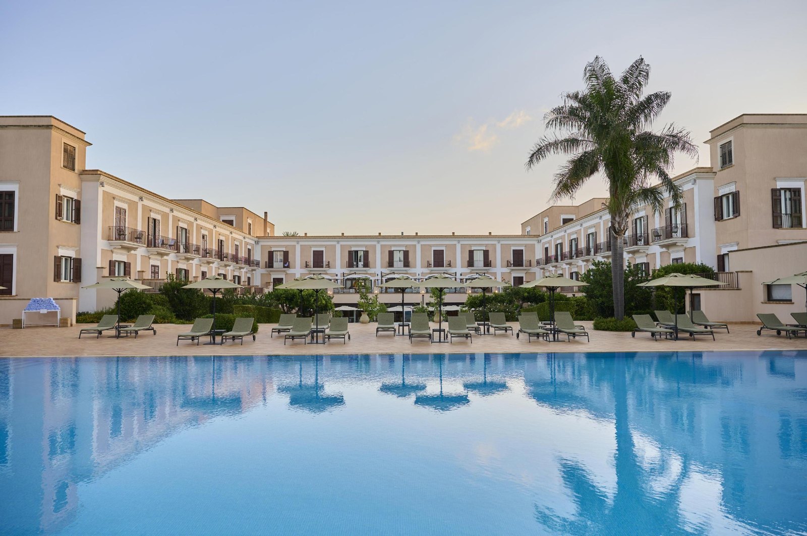 Piscine de l’Almar Giardino di Costanza, resort de luxe en Sicile à Mazara del Vallo
