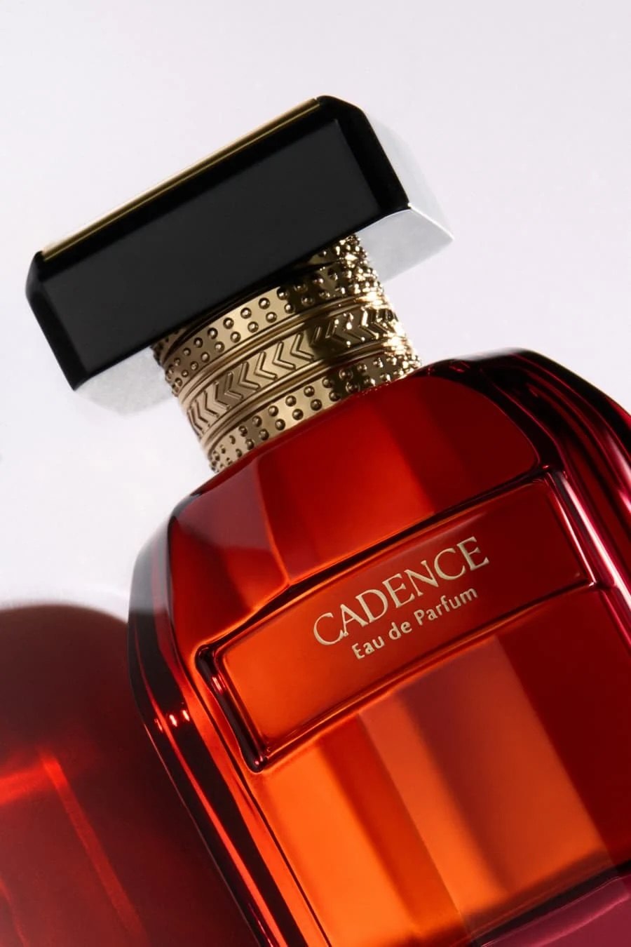 Flacon Cadence eau de parfum Naturecan 80 ml au bouchon noir et doré