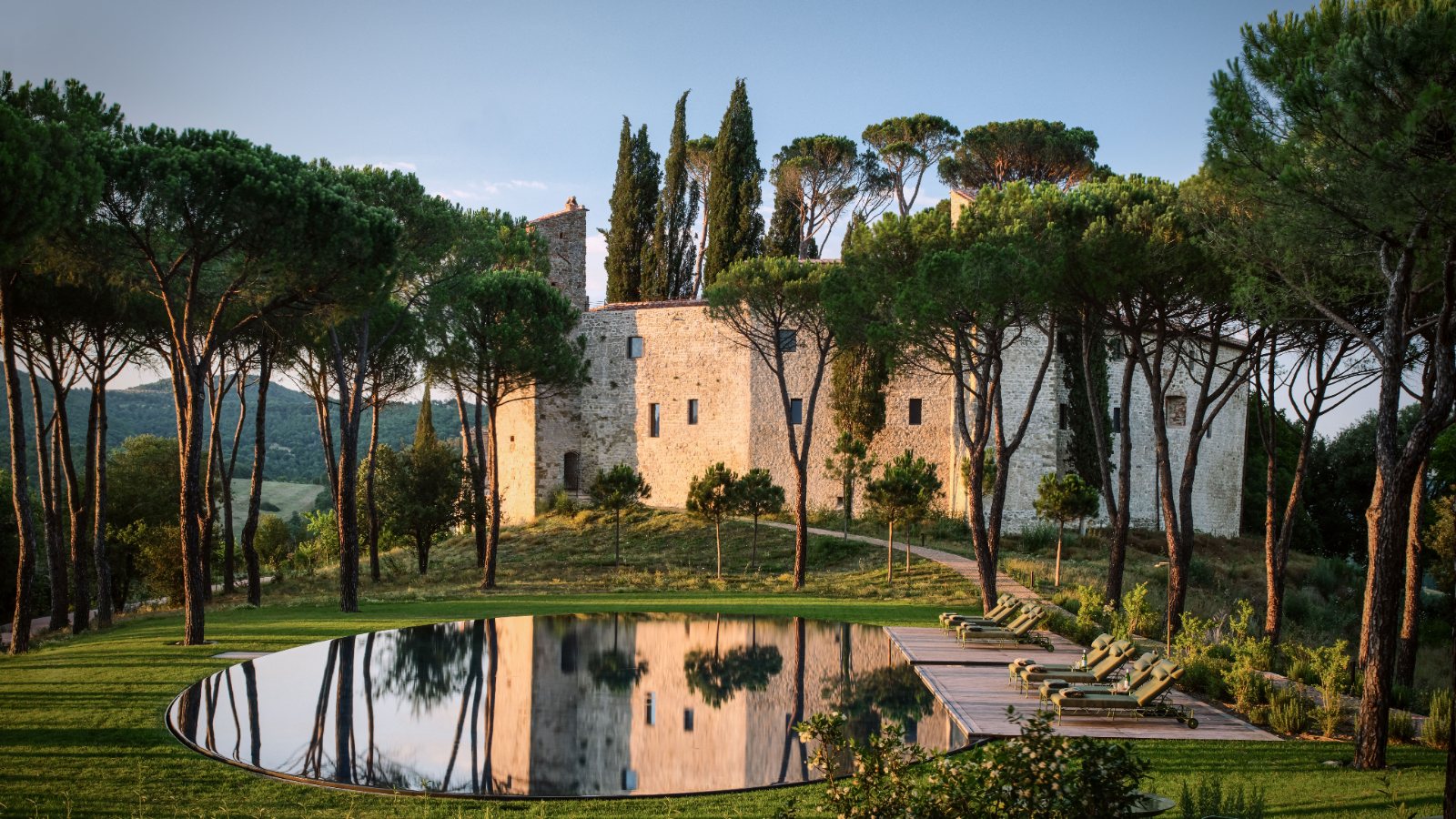Le domaine du Castello di Reschio et son plan d’eau