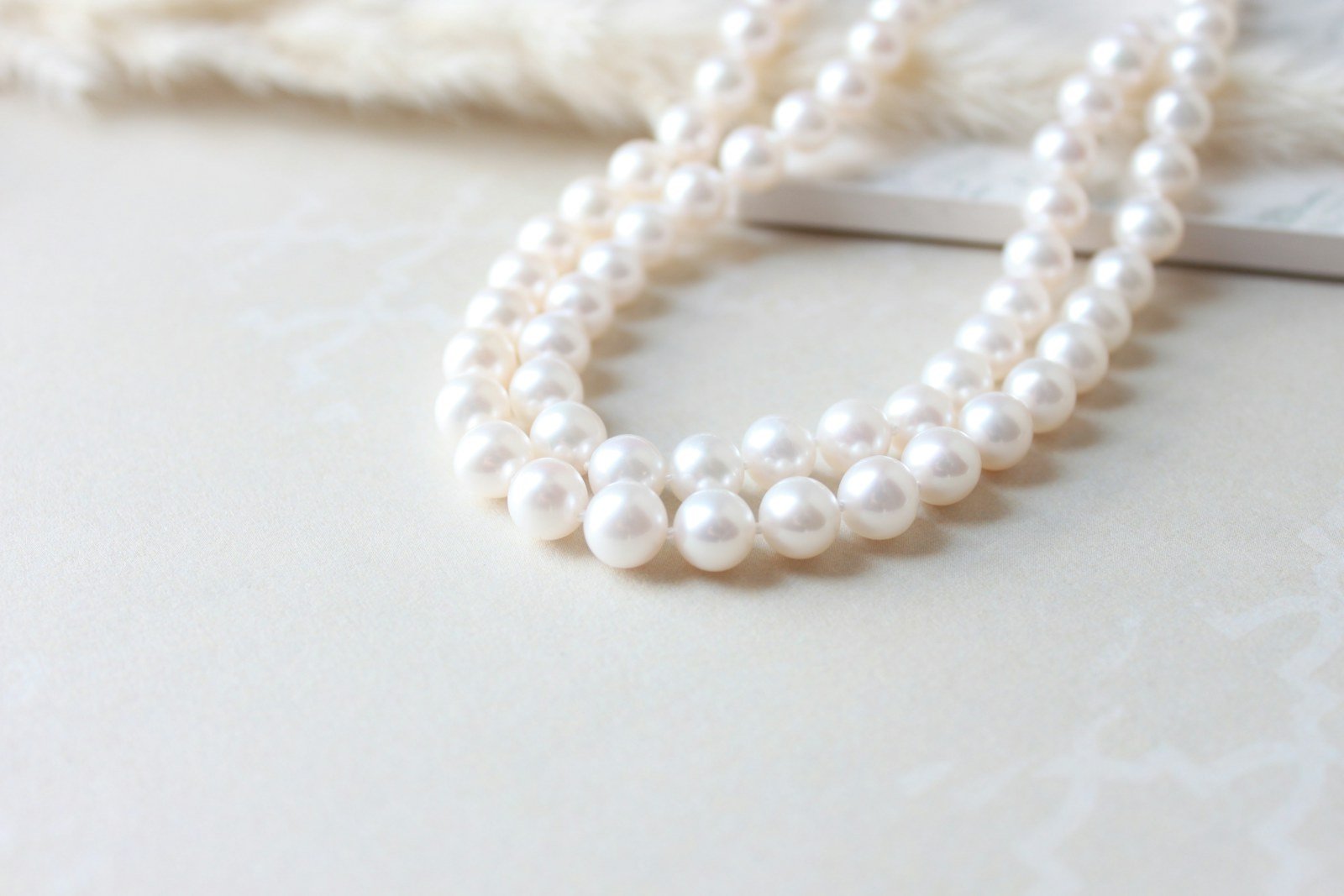 Collier de perles, symbole de l'élégance et du savoir-vivre à la française