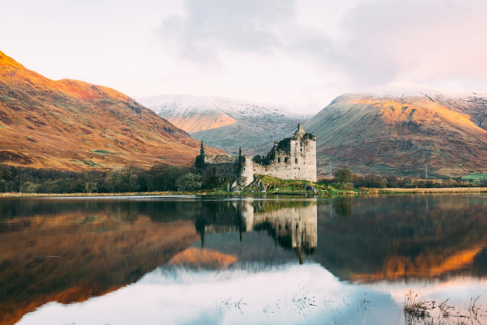 Les ruines du château de Kilchurn sur le Loch Awe dans les Highlands écossais
