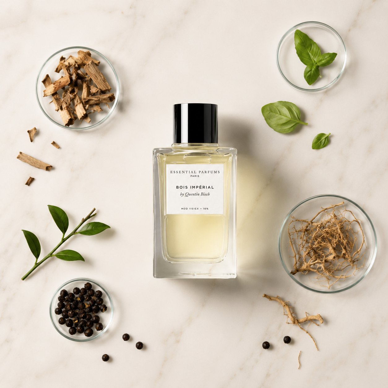 Flacon Bois Impérial d’Essential Parfums entouré de ses ingrédients