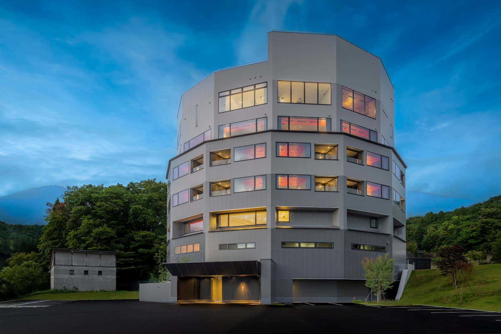 La tour à 14 façades de KAI Zao, ryokan de Hoshino Resorts à Zao Onsen