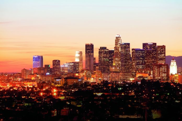 Lumières de Los Angeles la nuit, vue panoramique sur la ville