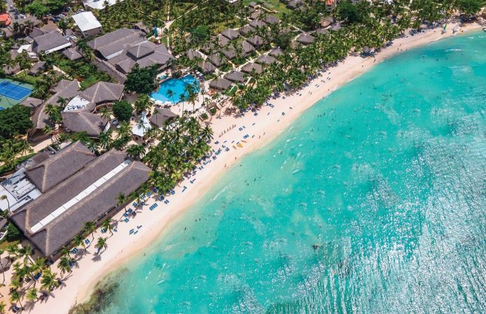 Noël aux Caraïbes : plage turquoise d’un hôtel Viva Resorts by Wyndham