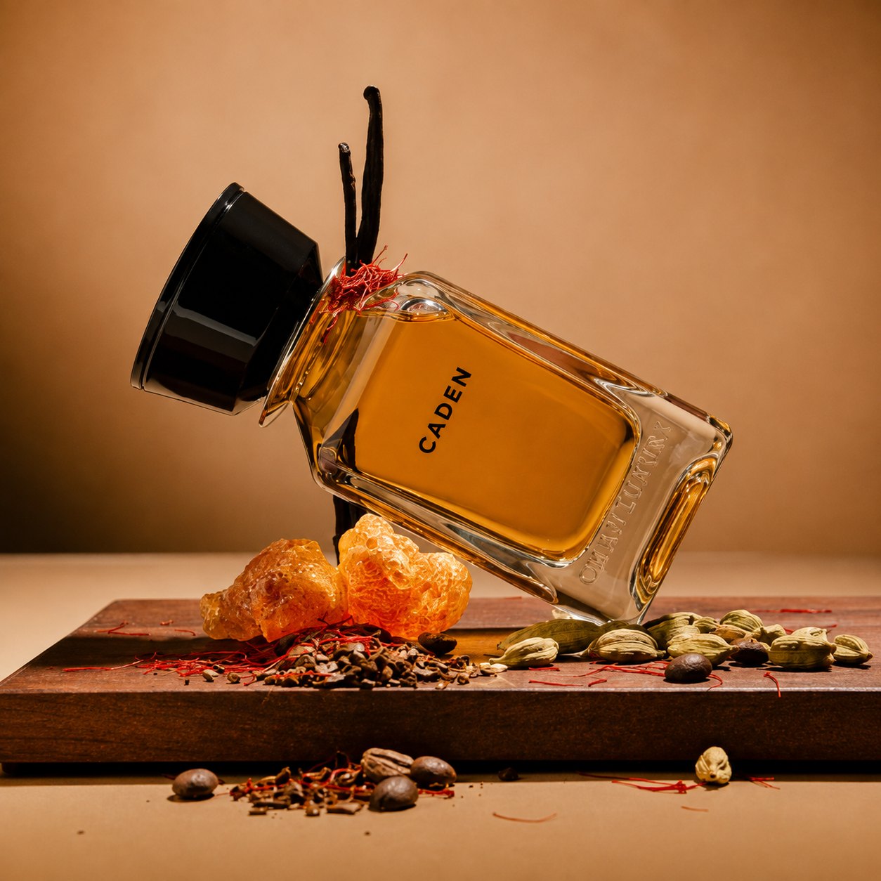 Flacon du parfum Caden d’Oman Luxury, notes de cardamome et vanille