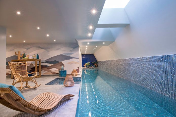 Parister Hôtel & Spa : la piscine couloir de nage de 20 mètres