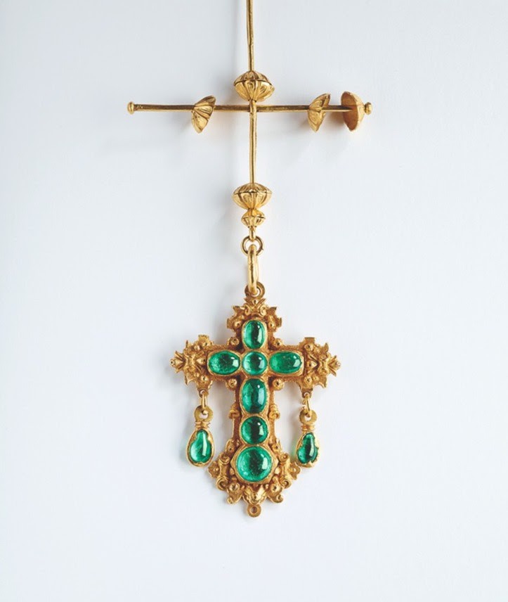 Pendentif croix en or et émeraudes colombiennes du trésor du galion Nuestra Señora de Atocha