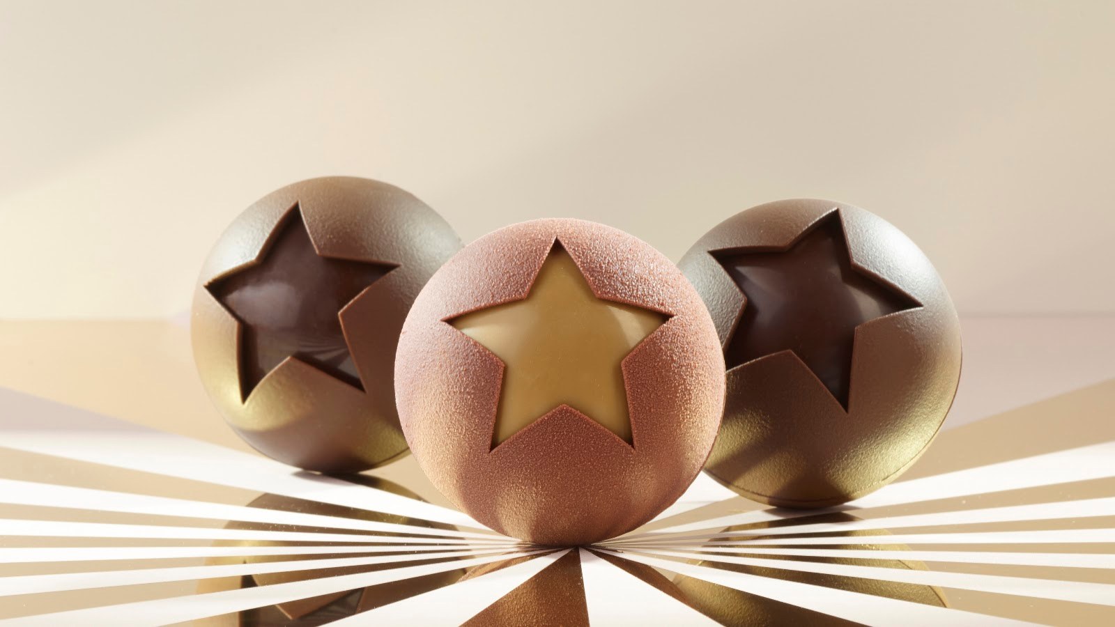 Visible de Pierre Hermé, sphères en chocolat garnies de praliné, Noël 2026