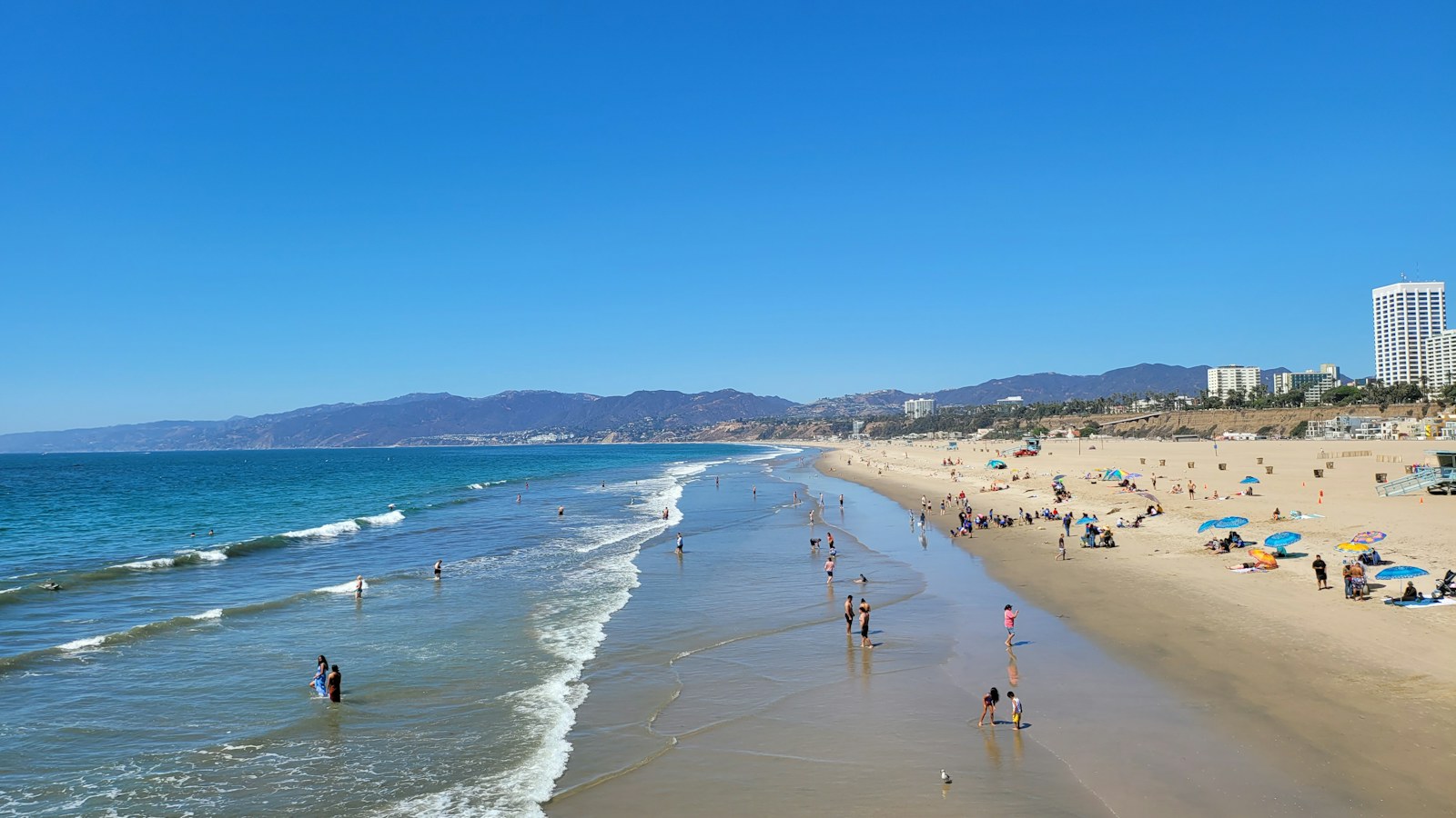 Plage de Santa Monica et océan Pacifique, à Los Angeles