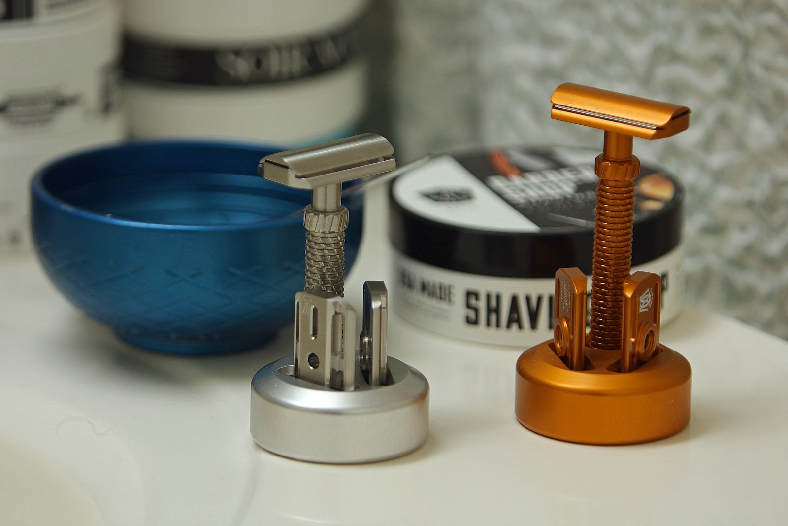 Rasoirs de sûreté et mousse à raser, rituel de grooming masculin