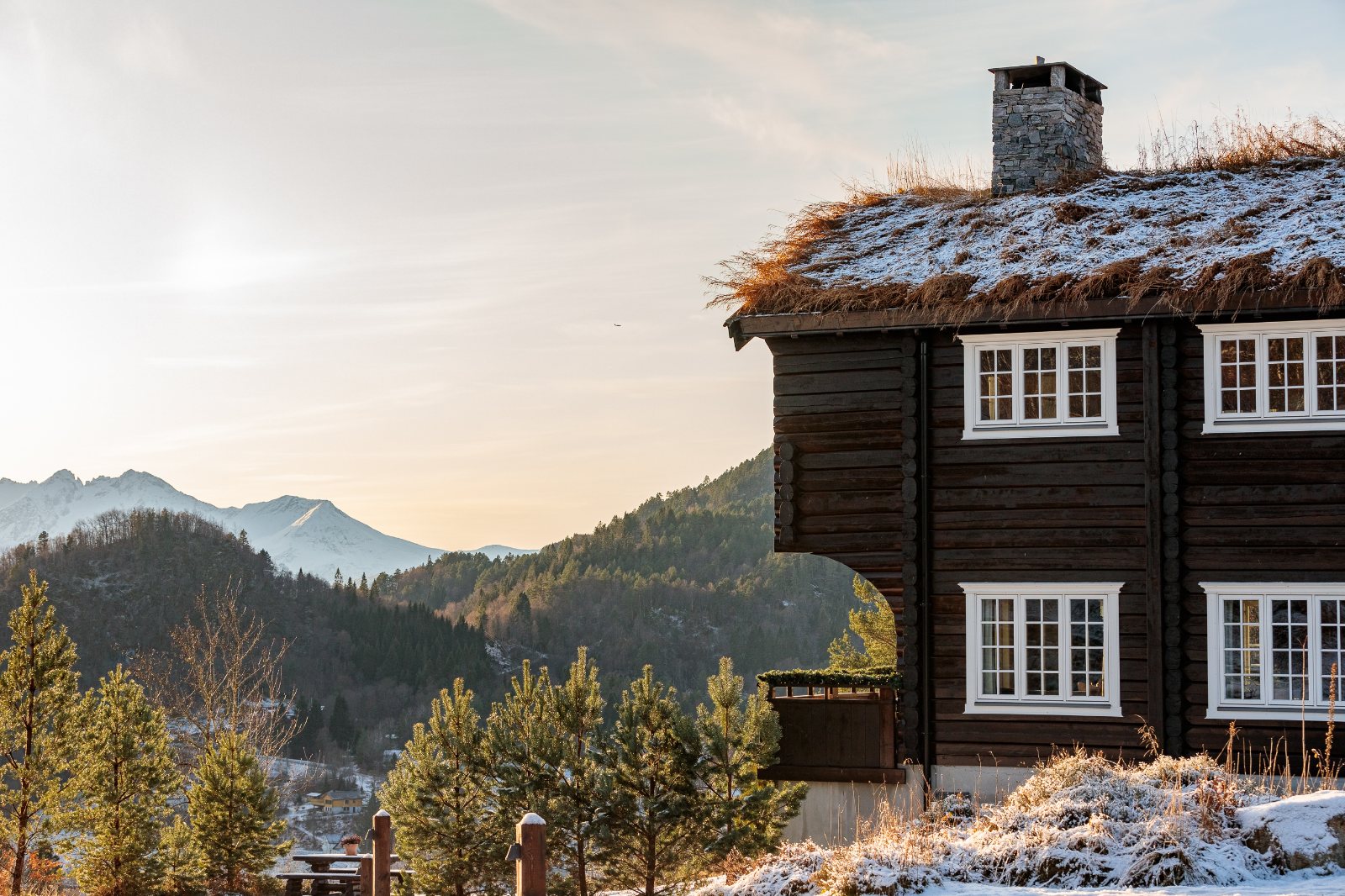 Le Storfjord Hotel et ses toits végétalisés près d’Ålesund