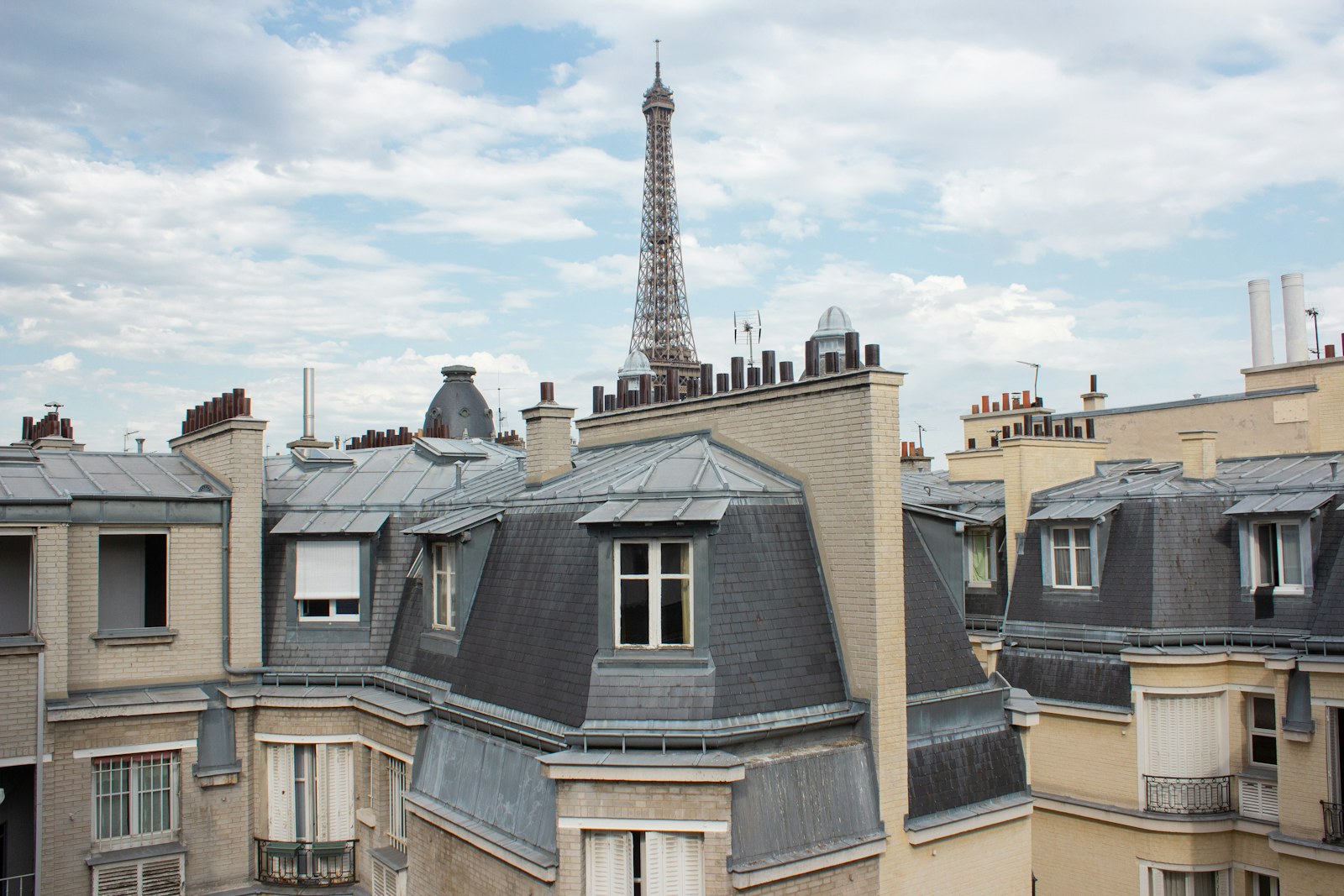 Les toits de Paris et la tour Eiffel