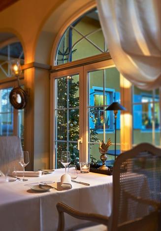 Salle de restaurant décorée pour Noël au Villino, près de Lindau